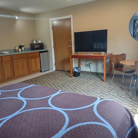 Super 8 By Wyndham Adrian Hotel Exterior photo