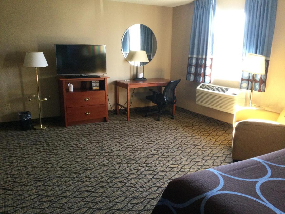 Super 8 By Wyndham Adrian Hotel Exterior photo