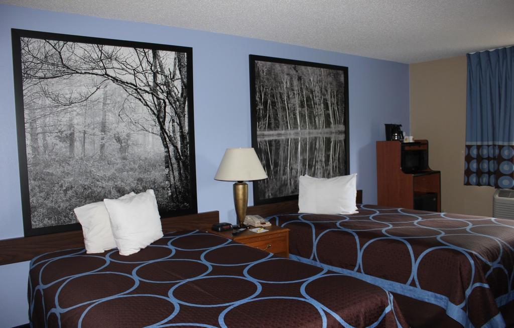 Super 8 By Wyndham Adrian Hotel Exterior photo